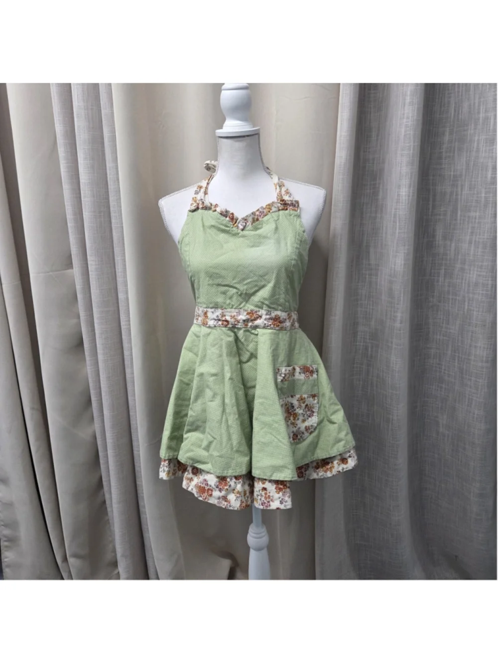 Vintage-Inspired Sweetheart Apron Floral Reversible Cottagecore Coquette